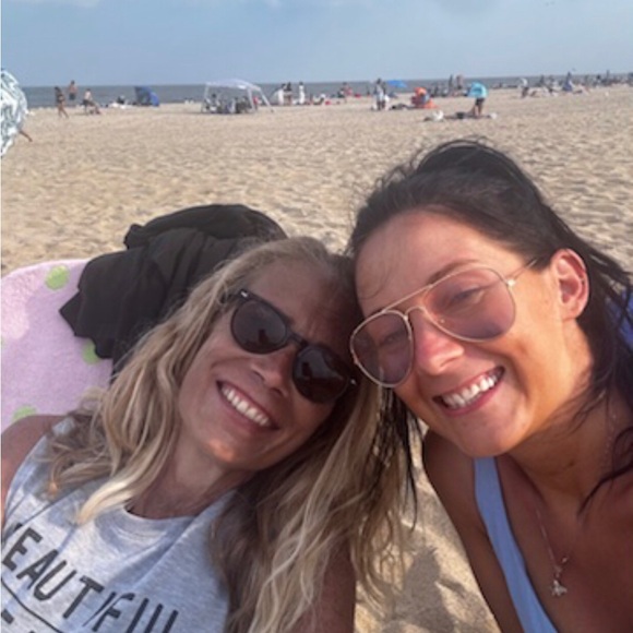 Meet your Posher, Debbie - Picture 3 of 4